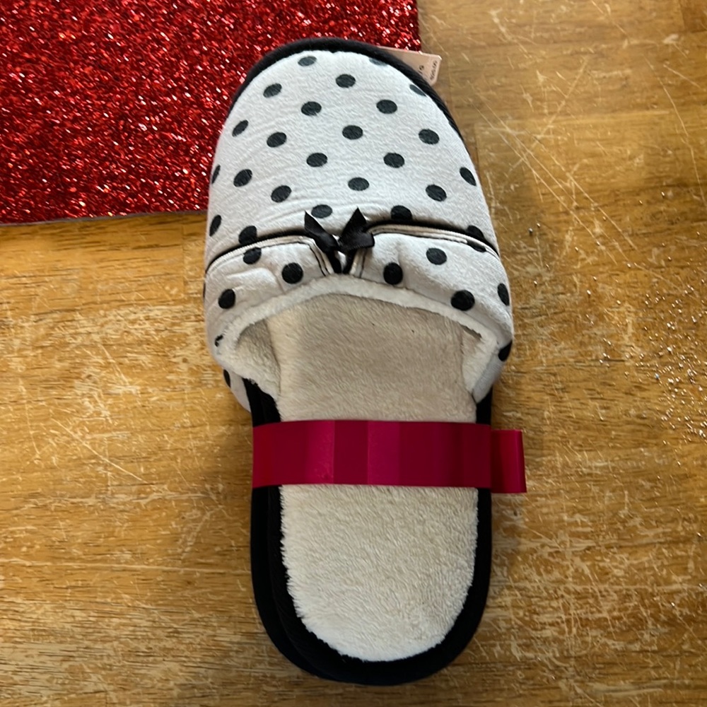 Victoria Secrets bedroom slippers size Large.